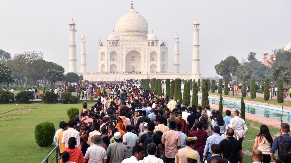 taj-mahal-served-with-property-tax-notice-water-bill-worth-over-rs-1-cr-asi-officials-say-by-mistake